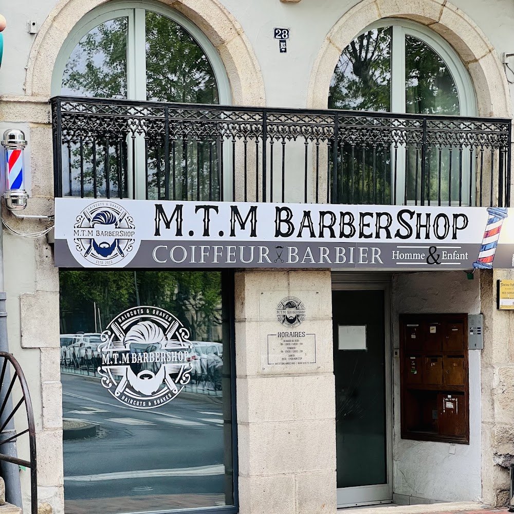 Devanture M.T.M BarberShop, place du Breuil au Puy-en-Velay